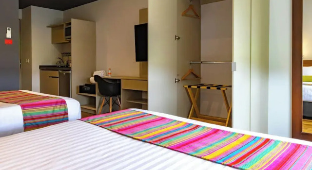 Четырёхместный семейный люкс Hotel VIVE MX el marqués Querétaro, Trademark by Wyndham