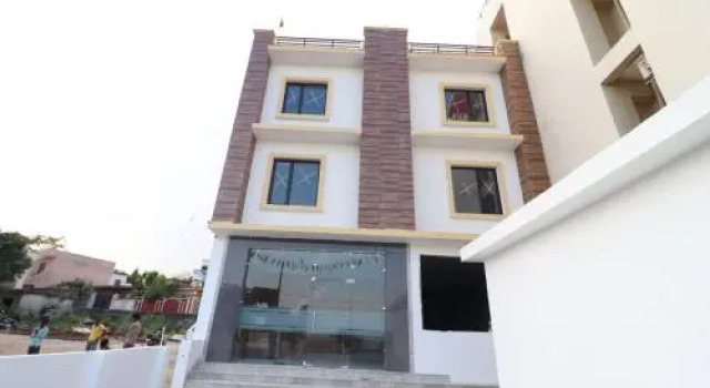 The Royal Resort by OYO Rooms