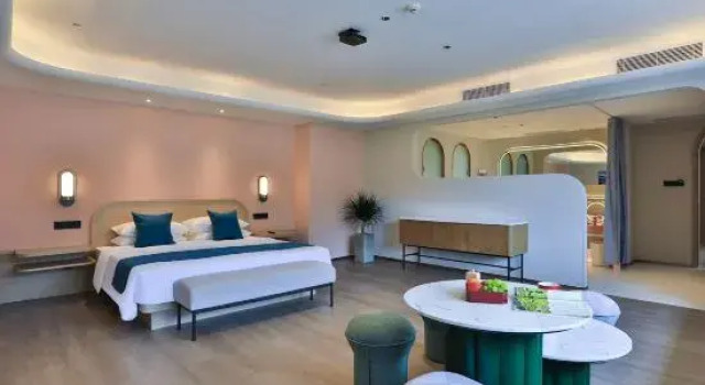 Трёхместный люкс Cloud and straw meet the building block hotel