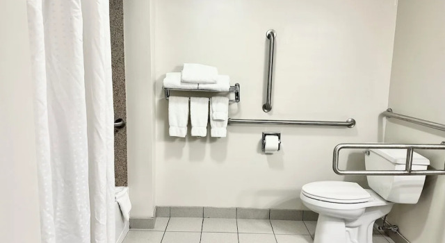 Двухместный номер Standard Holiday Inn Express & Suites Meriden by IHG