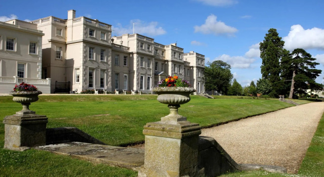 Кровать в общем номере De Vere Wokefield Estate