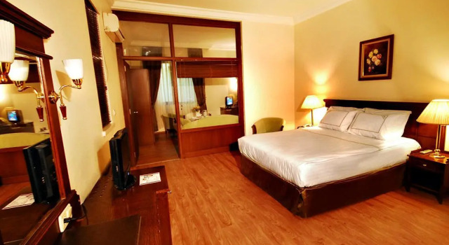 Одноместный номер Standard Golden Crown Hotel