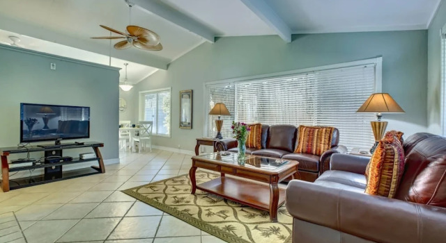 Peacock Bungalow - Right