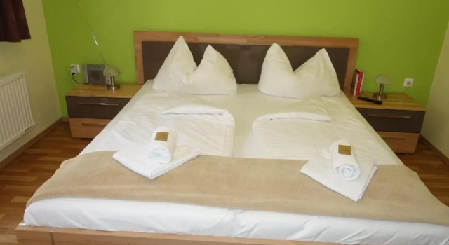 Erbhof Wegleitner, Book Hotel Illmitz 