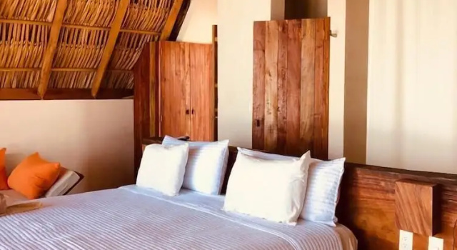 O podwyższonym standardzie pokój Hotel Nude Zipolite & Beach Club