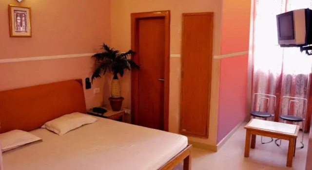 Hotel Queen, Book Hotel Padra Gujarat
