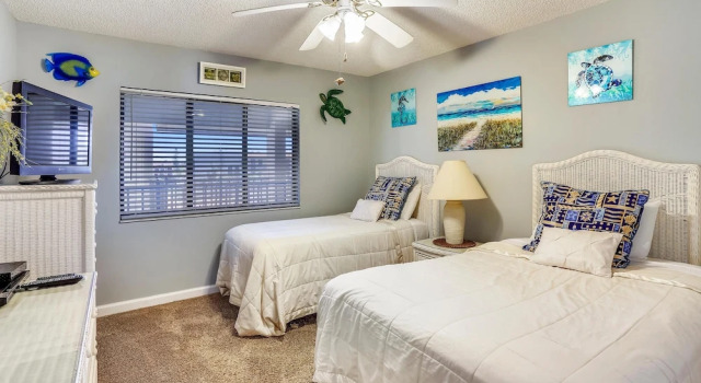 Land's End 403 Building 9 Nicely Updated / Beachfront Unit