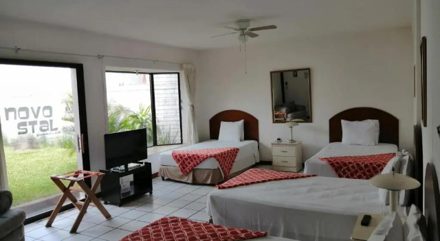 Четырёхместный номер Standard Novohostal B&B
