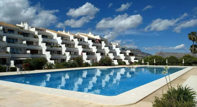 Beachfront Apt! AC - Pool - Parking