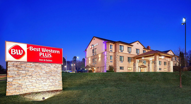 Best Western Plus Royal Mountain Inn & Suites, Rezerwuj Hotel Hotele w Athens z basenem, Basen