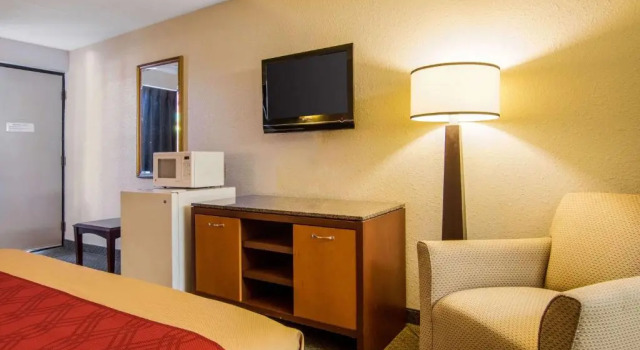 Номер Standard Econo Lodge Inn & Suites Conference Center Dublin