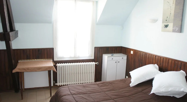 Hôtel de la place, Rezervovat Hotel Germigny-des-Prés 