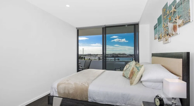 Номер Standard с 2 комнатами с балконом и с видом на гавань Astra Apartments Newcastle