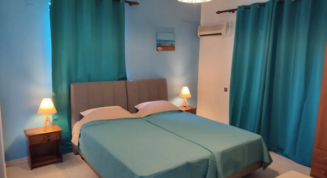 Двухместный номер Superior с балконом и с видом на сад Dolphin Apartments