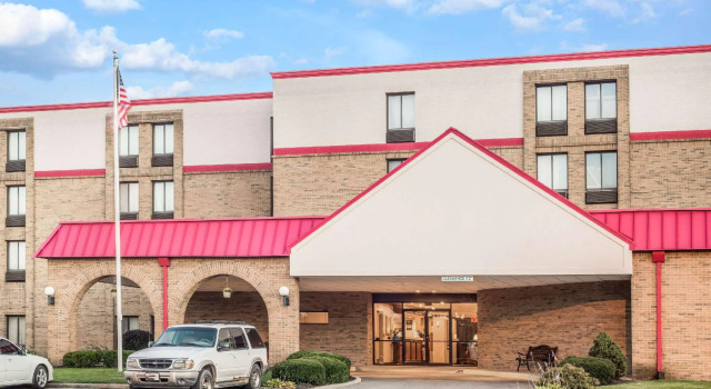 Кровать в общем номере Ramada by Wyndham Xenia