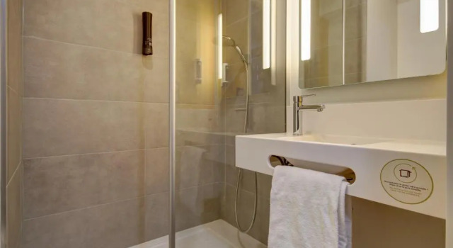 Трёхместный номер Standard B&B HOTEL Epernay
