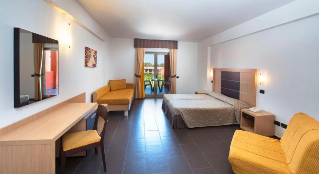 Трёхместный номер Classic VOI Baia di Tindari Resort