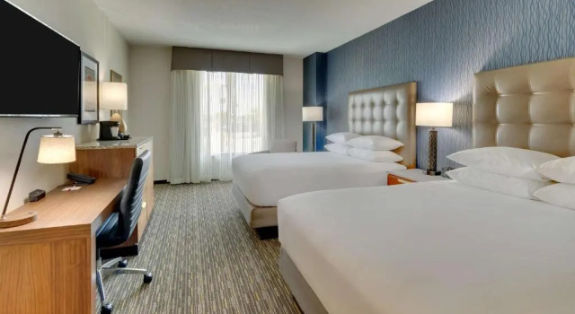 Четырёхместный номер Superior Drury Inn & Suites Lafayette IN