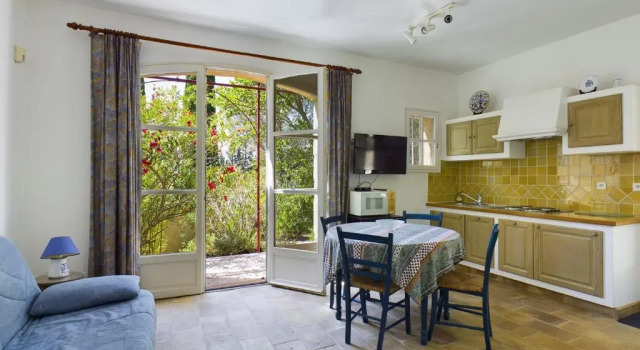 Maison Les Baux-de-Provence, 6 pièces, 8 personnes - FR-1-599-63, Забронировать Отель Ле-Бо-де-Прованс Альпий