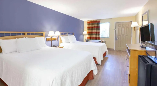 Четырёхместный номер Standard Days Inn by Wyndham Grantville