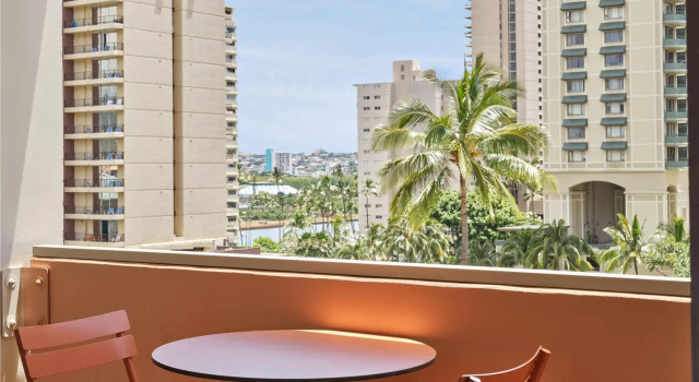 Четырёхместный номер Standard The Ambassador Hotel of Waikiki, Tapestry Collection by Hilton