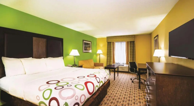 Номер Deluxe Garner Hotel Glen Burnie BWI Airport Area by IHG