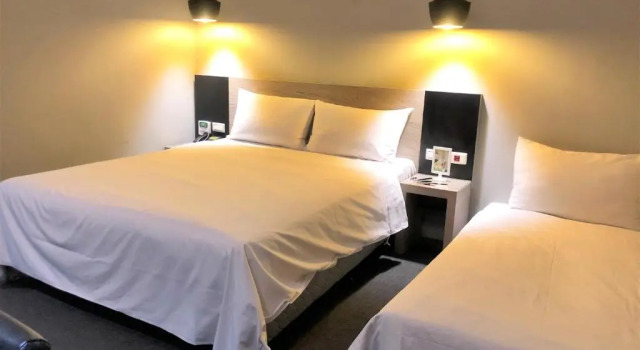 Трёхместный номер Economy Kiwi Express Hotel - Jiuru Rd