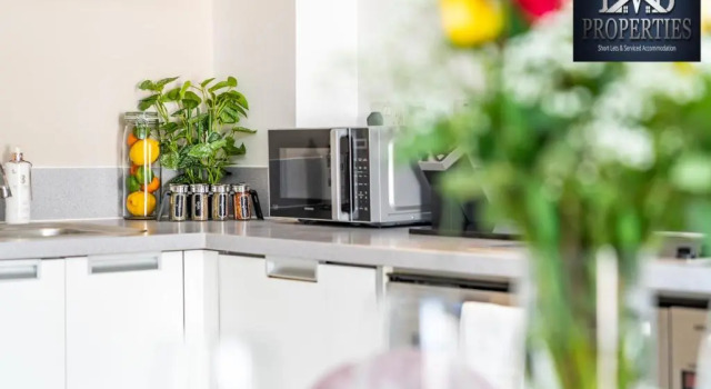 Апартаменты Stunning Central 2 Bedroom Apartment by EVB Properties Short Lets & Serviced Accommodation Southampton - Ocean Village