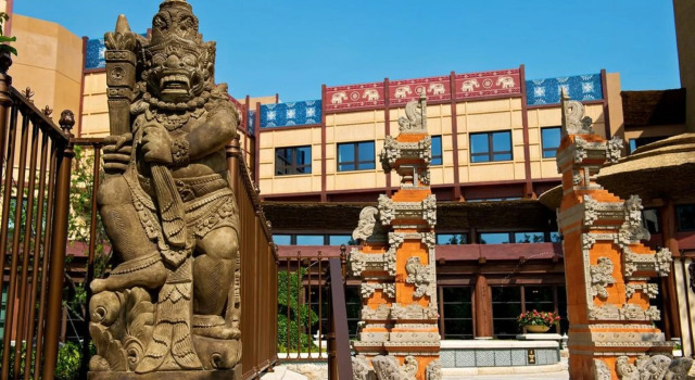 Disney Explorers Lodge