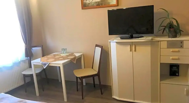 Gőzmalom Étterem és Panzió, Забронировать Отель Отели Вашего с парковкой, Парковка