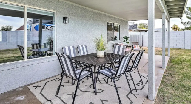 Коттедж Group Getaway in Glendale < 1 Mi to Westgate!