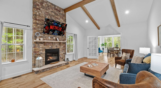 Luxe Lakefront 10min2jfbb w Beach Gameroom Firepit, Book Feriehus Sommerhuse i Pennsylvania, Hytte