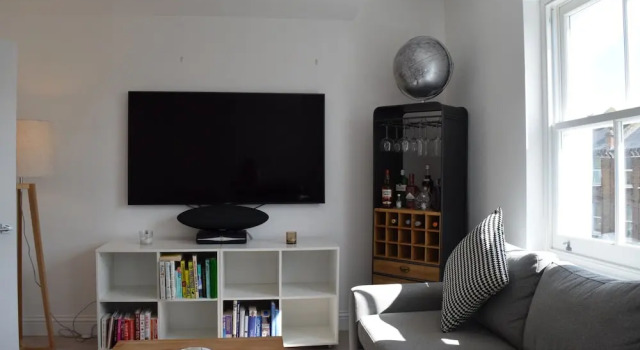 Bright 2 Bedroom With Balcony in Wandsworth, Забронировать Отель Отели Англии 3 звезды, 3*
