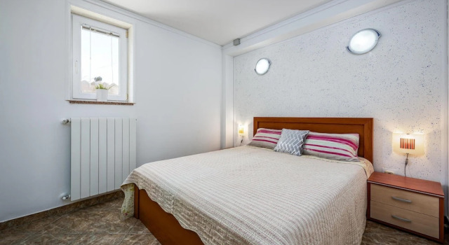 Awesome Home in Baderna With Wifi and 2 Bedrooms, Buchen Sie Ferienhaus Baderna Central Istria
