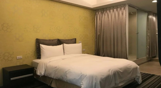 SOGO Dept. Zhongxiao Fuxing MRT, Boek Pension Taybey China