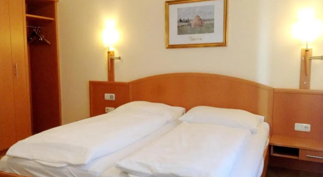 Четырёхместный номер Standard Hotel Goldener Adler