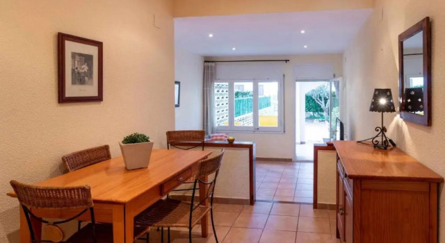 SANT CARLES 26 magnífico apartamento renovado con jardín, Забронировать Апартаменты/квартира Отели Льянсса с парковкой, рядом с Музей акварели Фонда Жозепа Мартинеса Лосано, Парковка