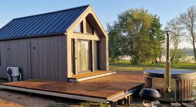 Коттедж c 1 комнатой The Sound of Silence - romantic tiny house near Riga