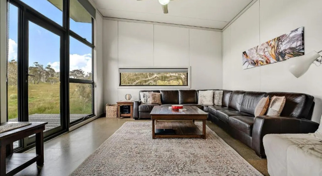 Ecocrackenback 7 'Sustainable, luxurious chalet close to the slopes.'