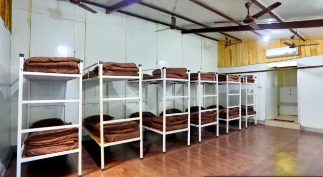 Кровать в общем номере Orsang Camp