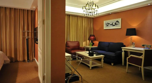 Люкс Business c 1 комнатой Wealthy All Suite Hotel Suzhou