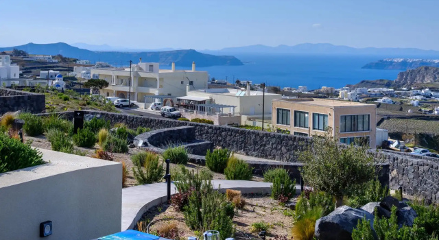 Люкс с 2 комнатами с видом на горы Apikia Santorini
