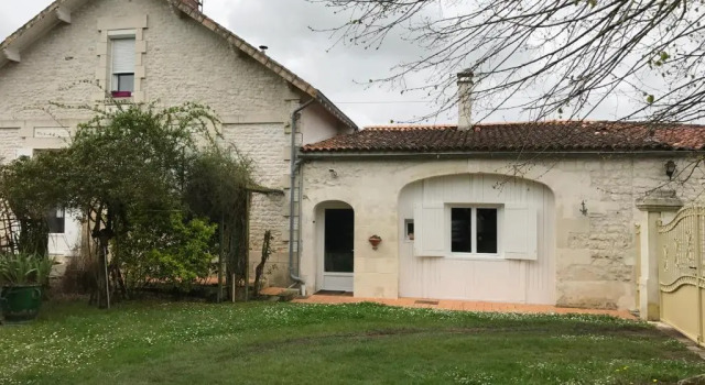 B&B Le Chant des Tourterelles - Mr Guieau, Rezerwuj Bed and Breakfast Hotele w Charente-Maritime z parkingiem, Parking