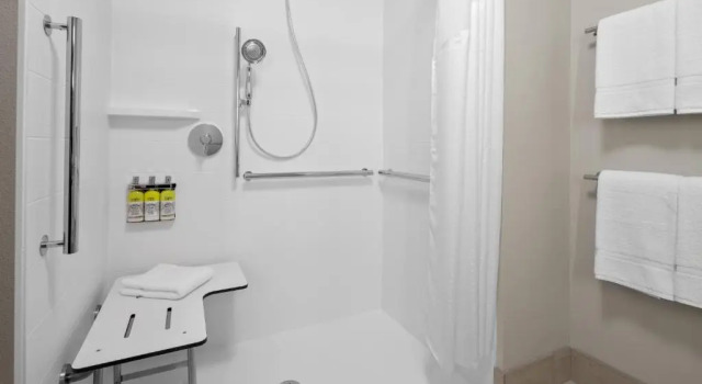 Люкс Holiday Inn Express & Suites Elkhorn - Lake Geneva Area by IHG