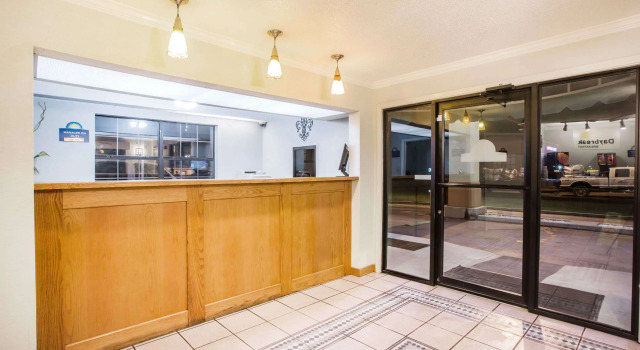 Days Inn by Wyndham Tallulah, Boek Hotel Hotels in Missouri met zwembad, Zwembad