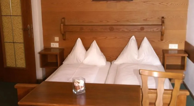 Magali's Bed & Breakfast, Забронировать Отель Отели Целль-ам-Зе с бассейном, рядом с Целлер-Зе, Бассейн