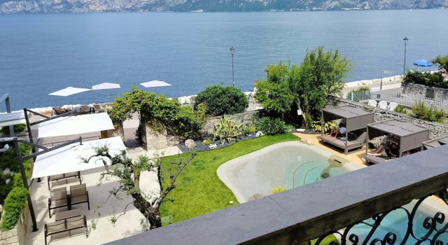 Семейный номер Standard c 1 комнатой с балконом и с видом на озеро Lake Front Hotel Brenzone