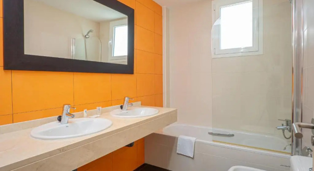 Апартаменты 2060-Newly furnished 2 bedrooms apt with golf