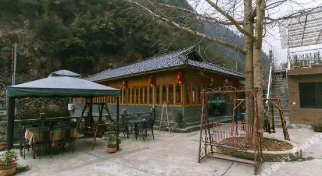 Xiaoqiao Liushui Renjia