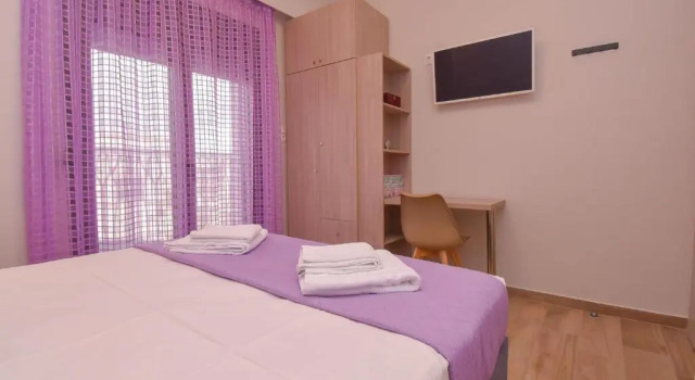 Apt with private Roof Garden 70 m From BEACH